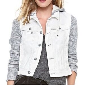 Nwt - FREE PEOPLE White Distressed Denim Jean Jacket Gray Knit Sleeves - Size S
